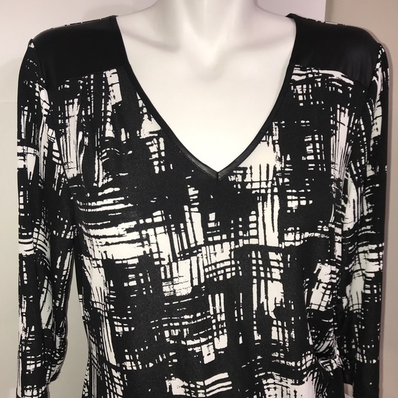 Laura Black & White V-Neck Swatchy Long Sleeve Top - Picture 5 of 10
